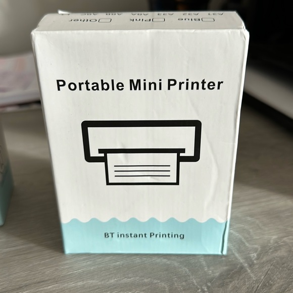 NWT mini portable printer. Instant printing. Photo printing website printing etc - Picture 1 of 4